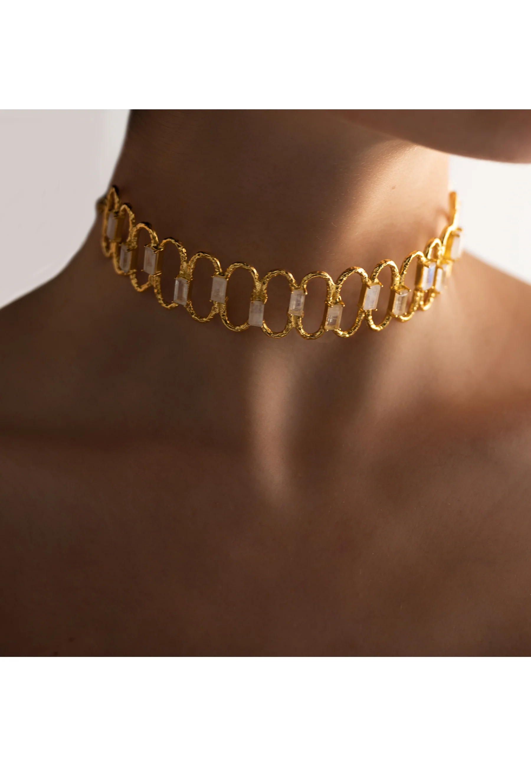 Choker Dorado Rígido Rinaldi - Image 3
