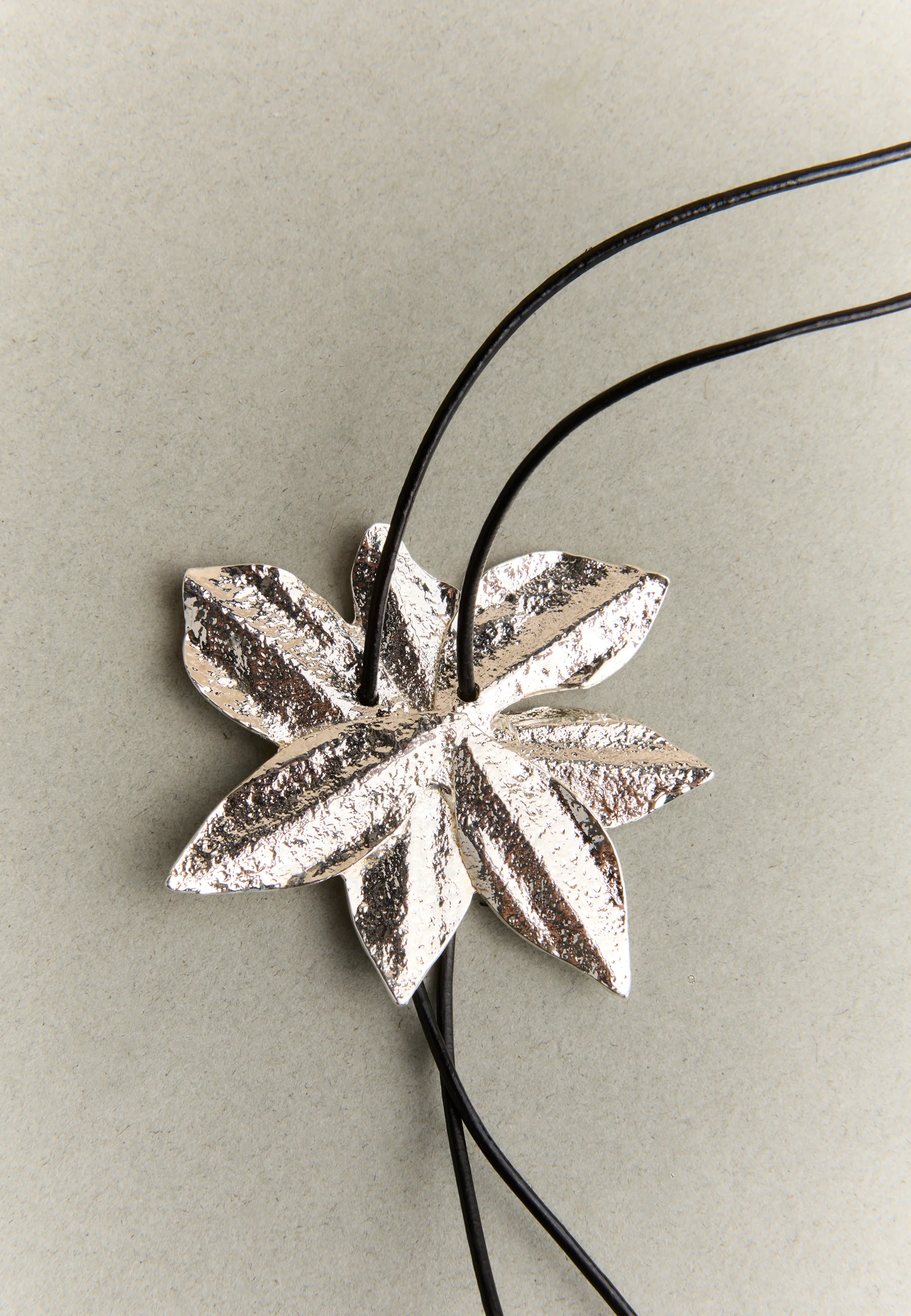 Collar Lotus Flower Plata - Image 3