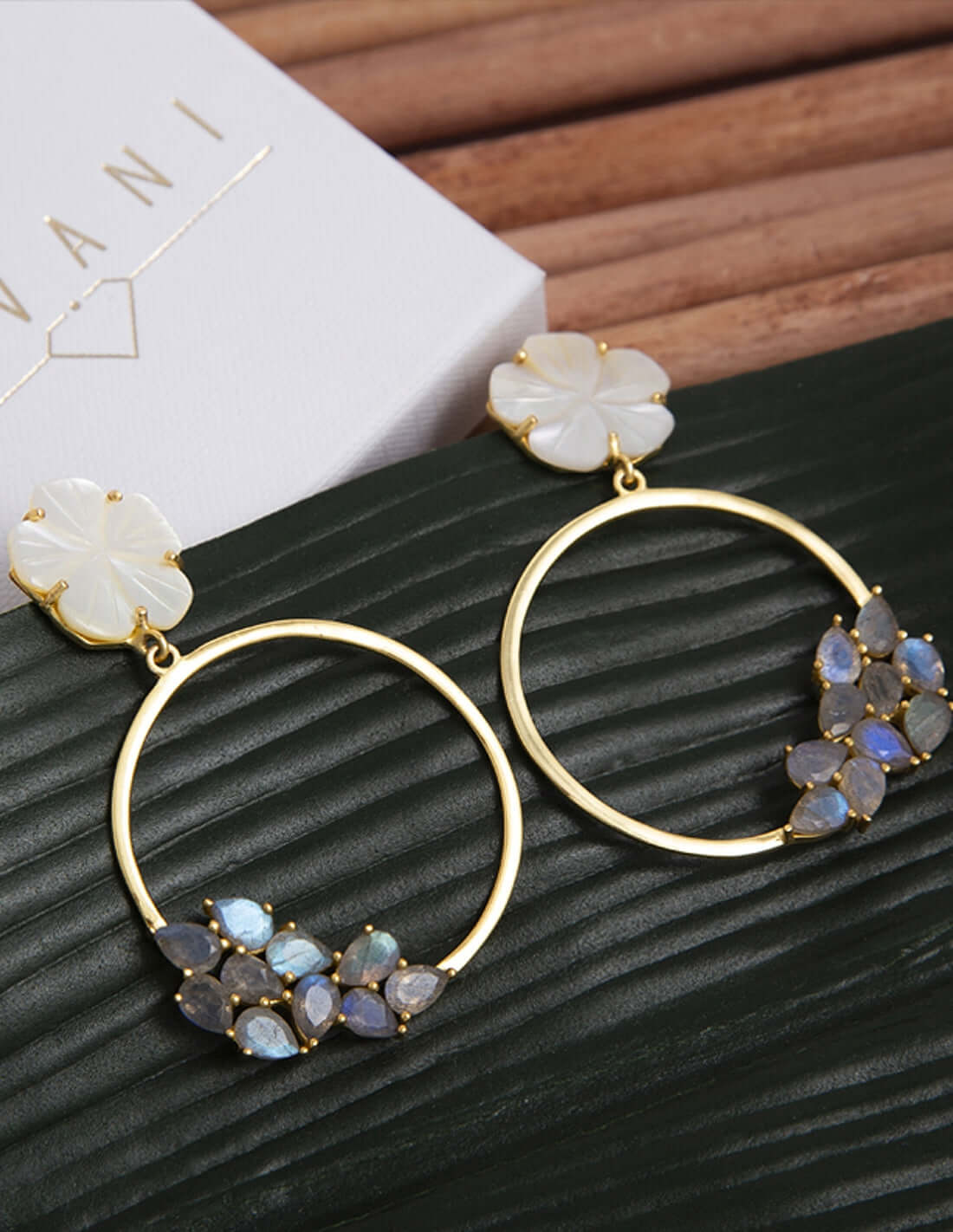 Pendientes Daisy Gris - Image 5