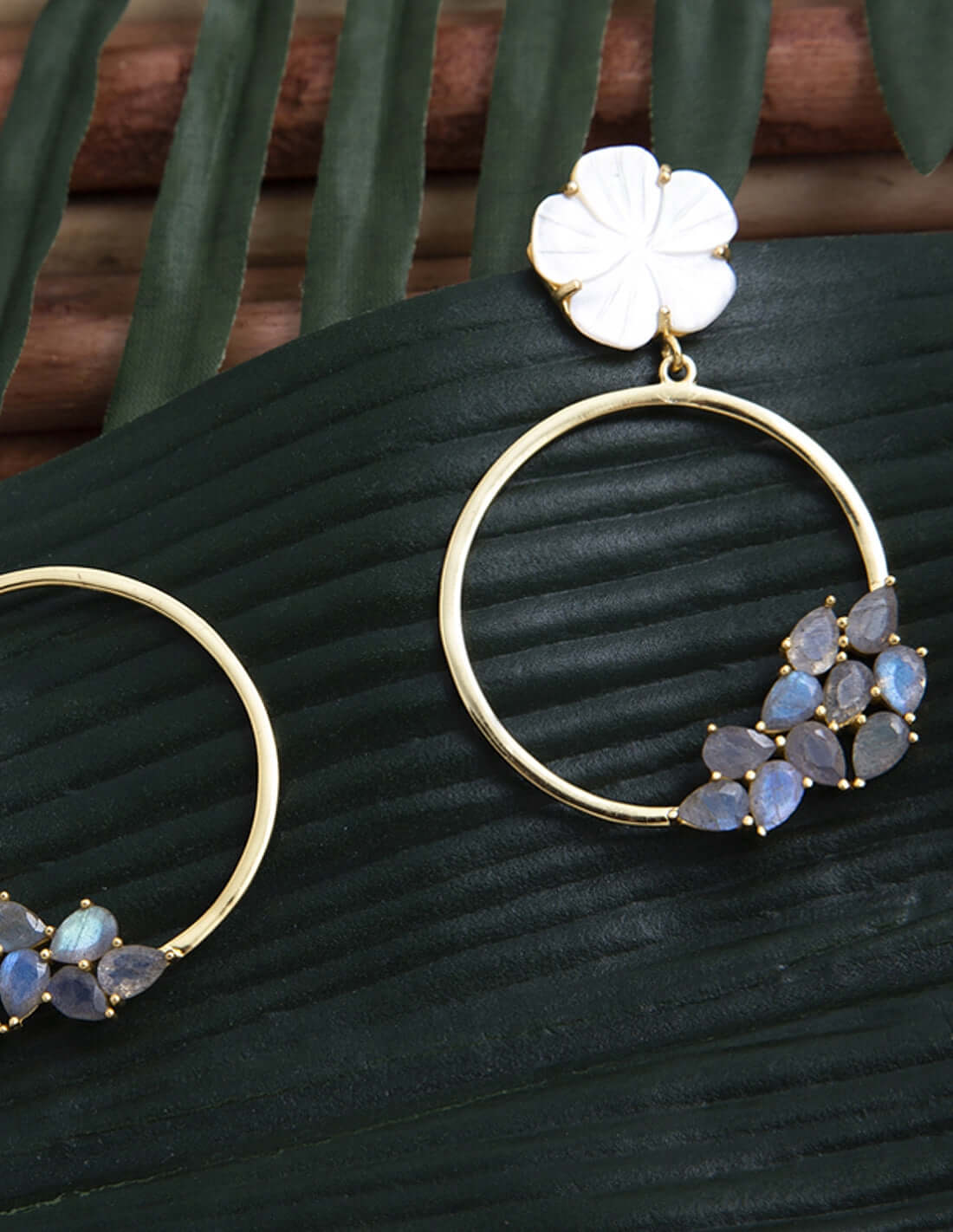 Pendientes Daisy Gris - Image 6