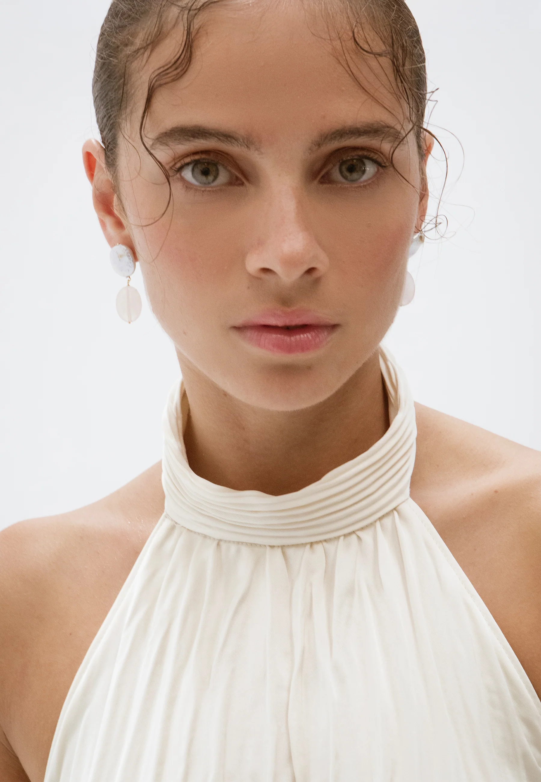 Pendientes Laia Perlas y Cuarzo Rosa - Image 2