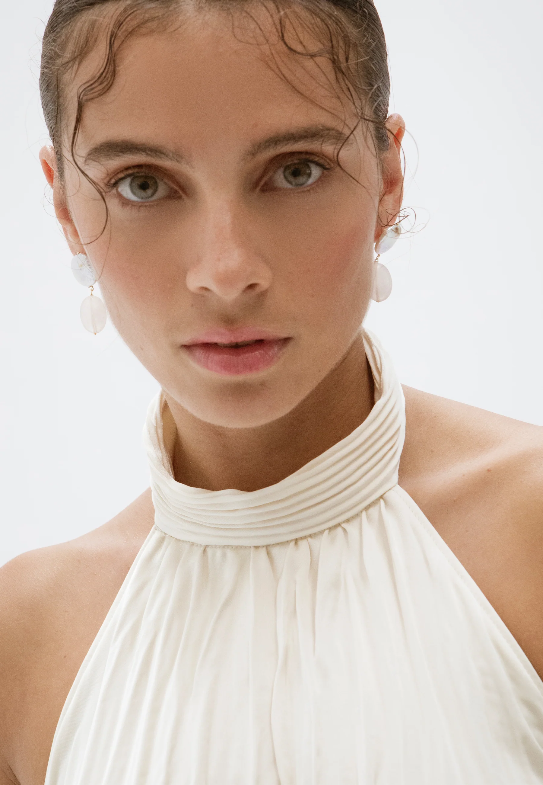 Pendientes Laia Perlas y Cuarzo Rosa - Image 4