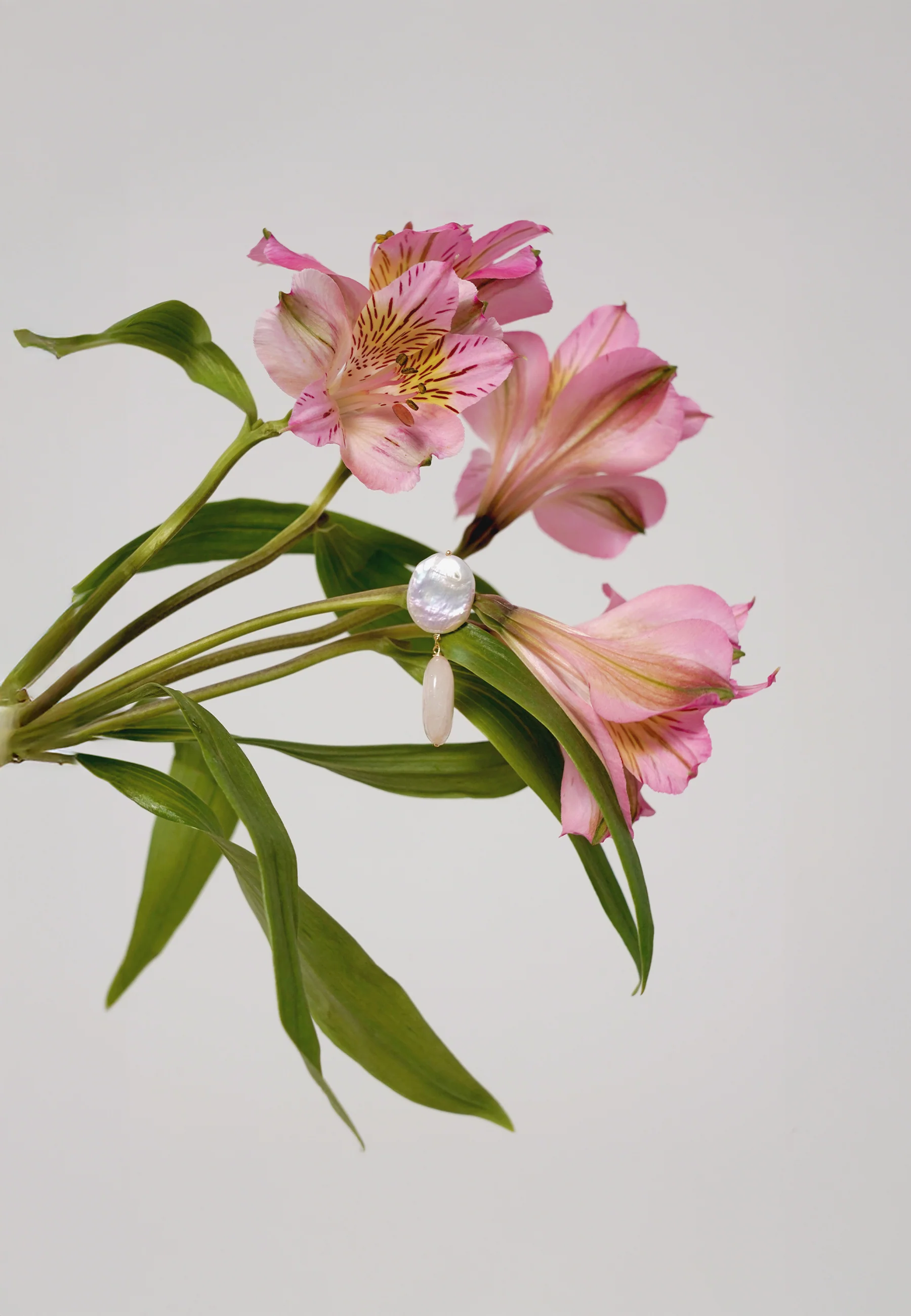 Pendientes Laia Perlas y Cuarzo Rosa - Image 5