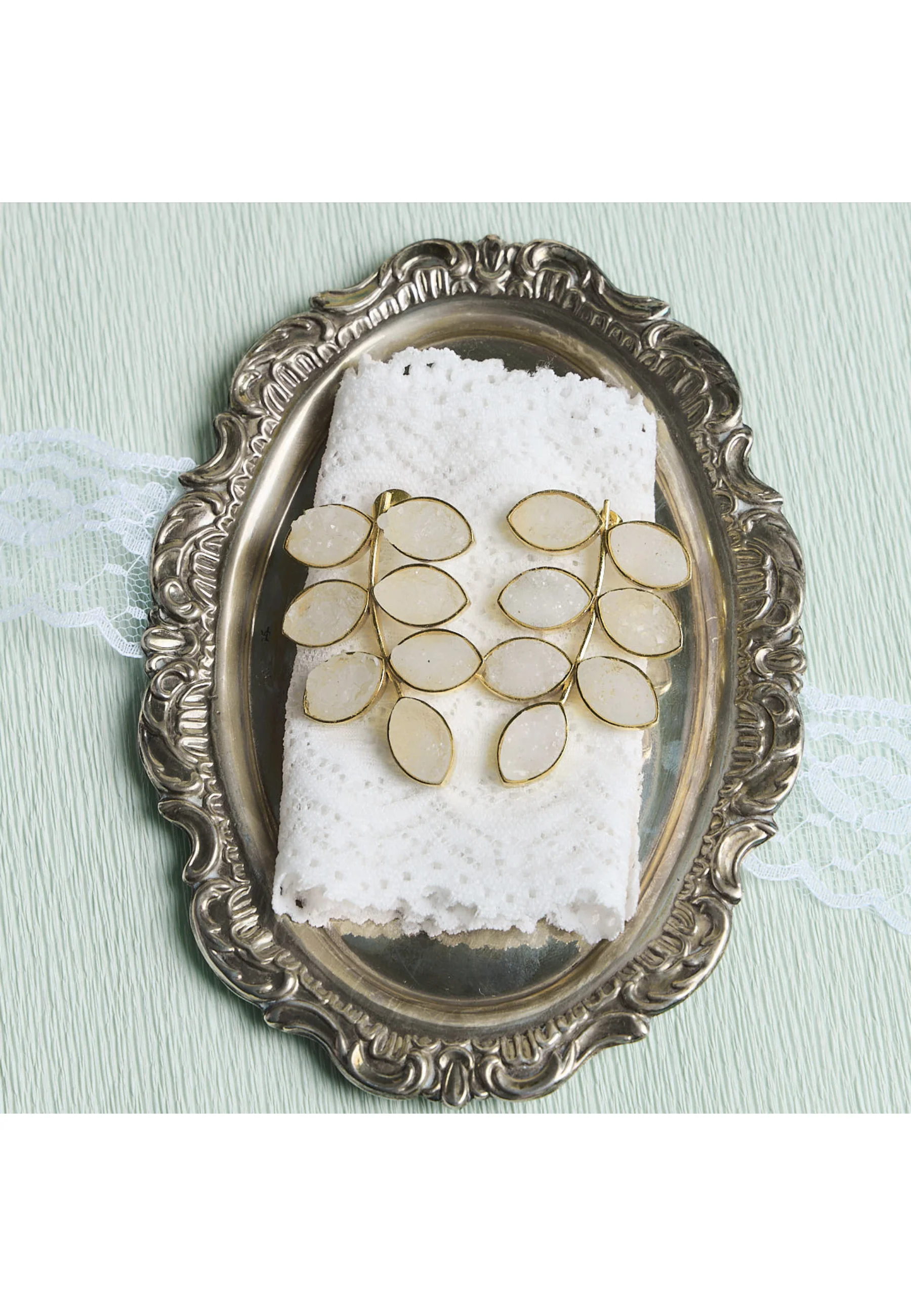Pendientes Lavani Leaf Blanco - Image 3