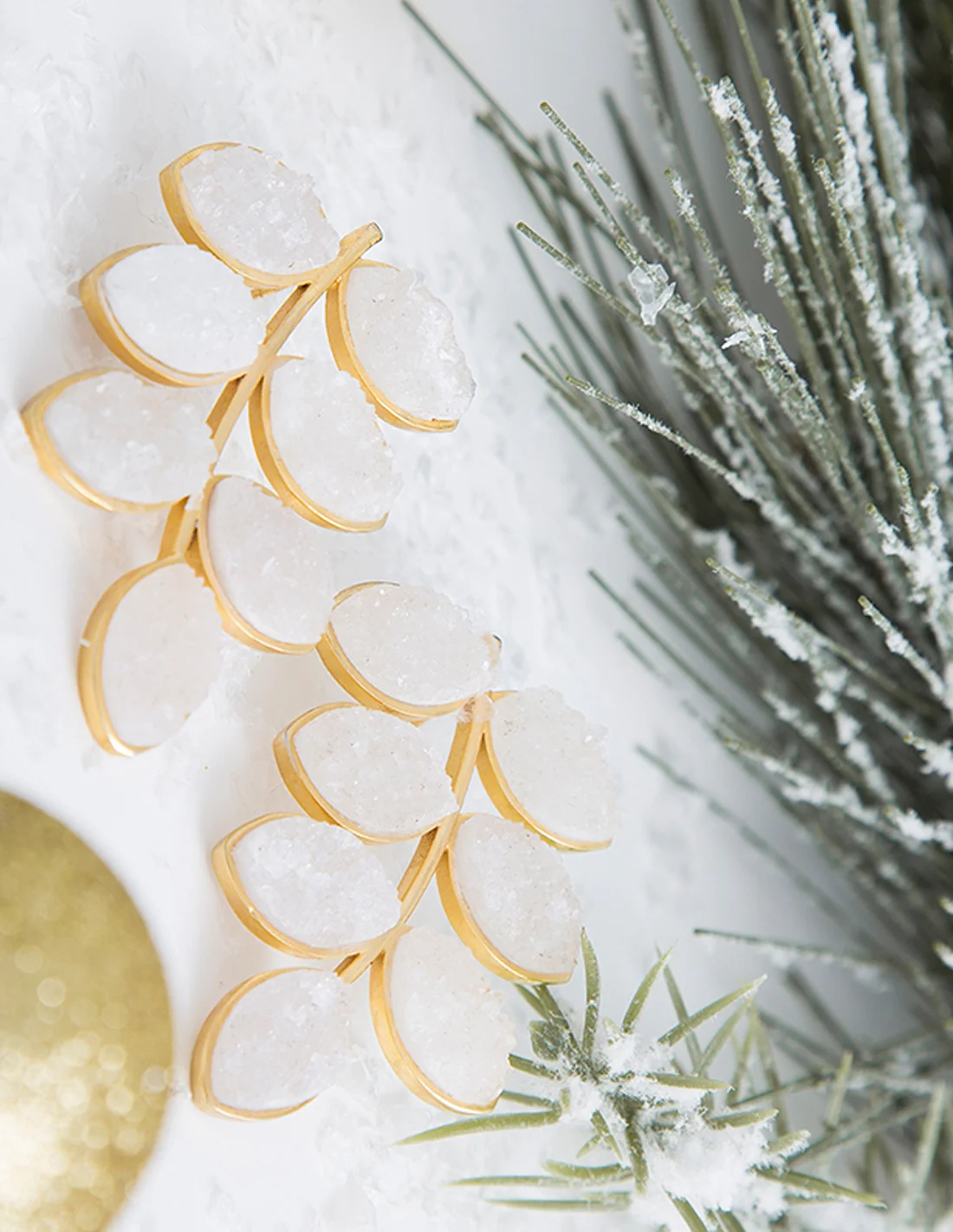 Pendientes Lavani Leaf Blanco - Image 4