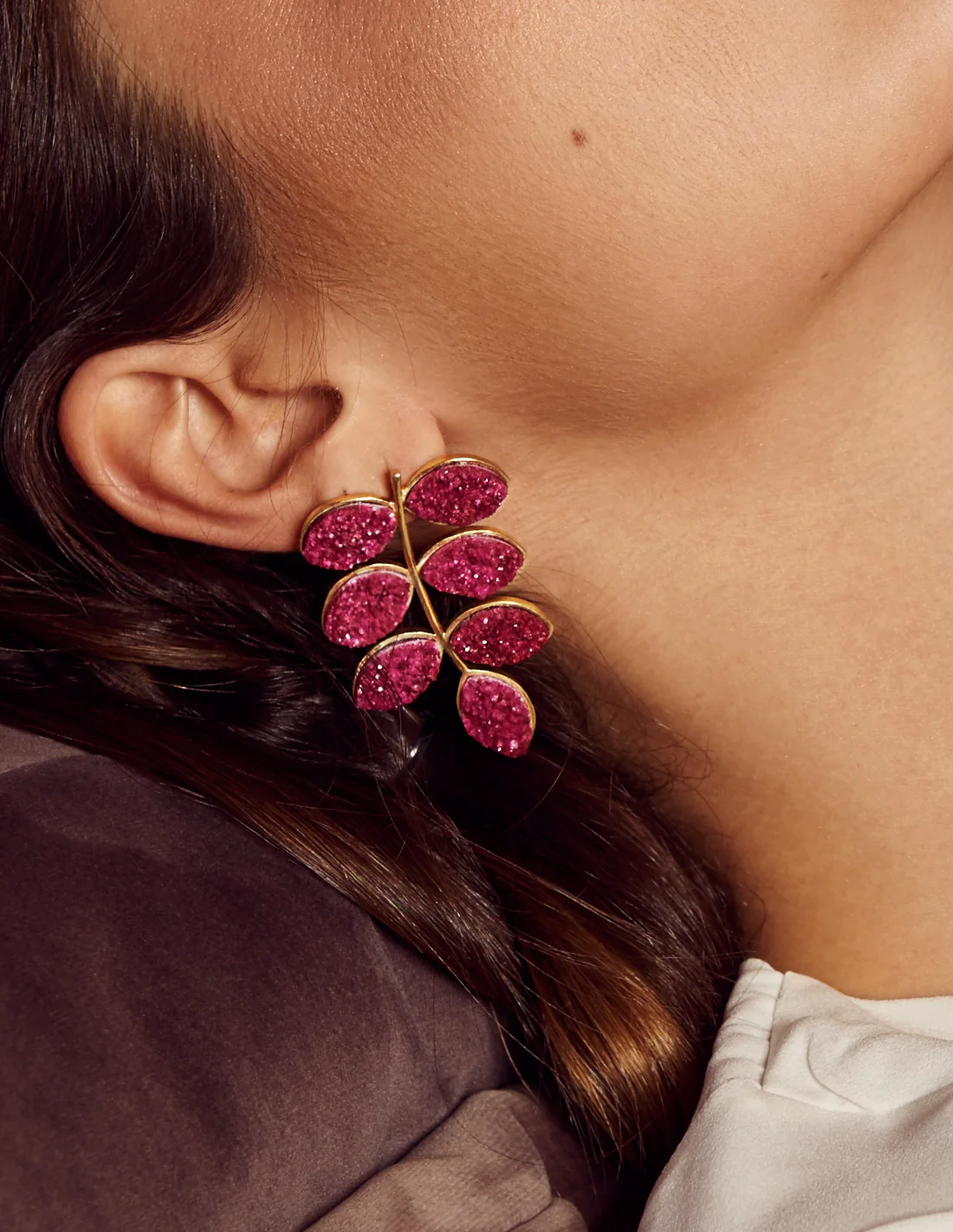 Pendientes Lavani Leaf Buganvilla y Dorado - Image 3