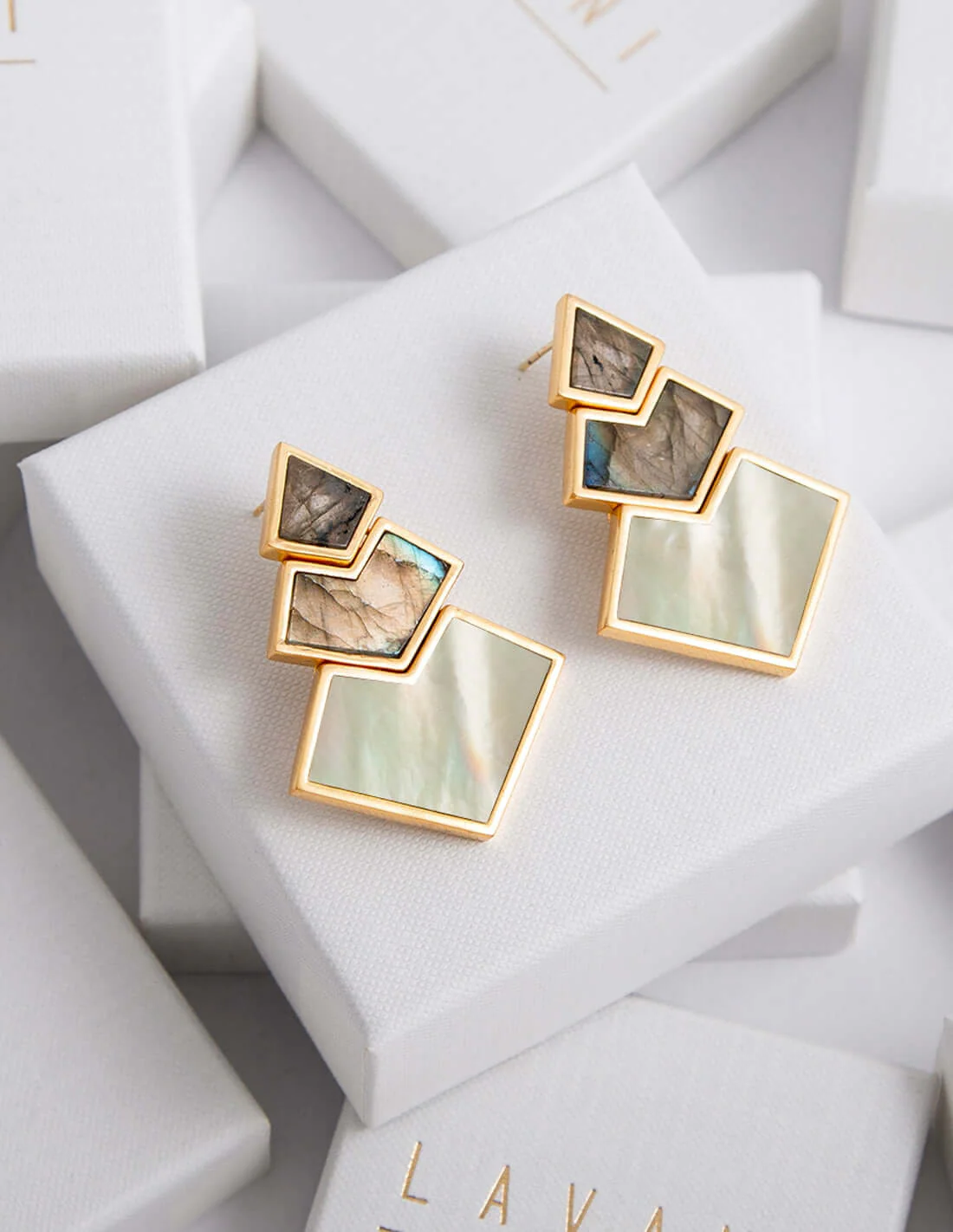 Pendientes Nefertiti Gris, Blanco - Image 5